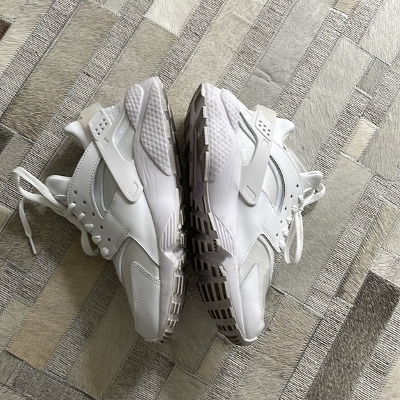 Nike White Huarache - Picture 3 of 7